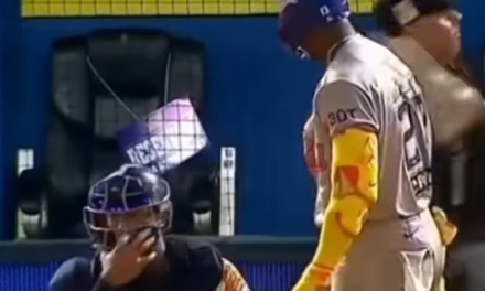 Ronald Acuña Jr. fue expulsado en pleno juego de los Tiburones de La Guaira luego de reclamar airadamente un pitcheo que el principal cantó como strike.