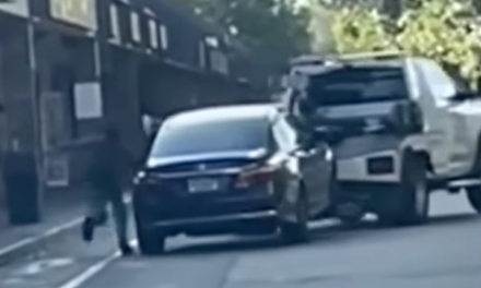 Conductor de grúa es arrestado tras llevarse un auto con una niña de 4 años dentro