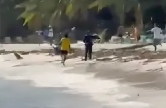 Intentan desarmar a un policía en playas de San Andrés, resulta herido