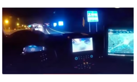 Estrella a una patrulla, intenta huir, pero lo capturan