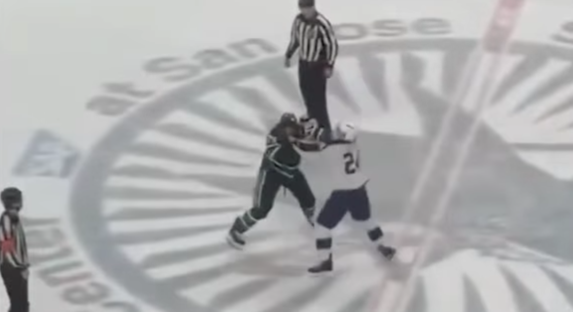 Primera gran pelea del año sacude la NHL en pleno Día de Reyes