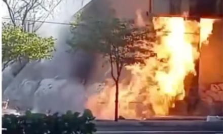 Explosión por fuga de gas genera incendio bajo puente de la Circunvalar