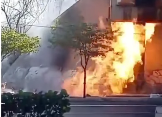 Explosión por fuga de gas genera incendio bajo puente de la Circunvalar