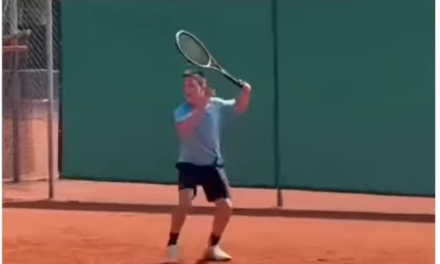 tenista de 13 años que juega sin revés y sorprende al mundo del tenis