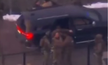 Imágenes de Maduro esposado y escoltado rumbo a un tribunal en EE.UU.