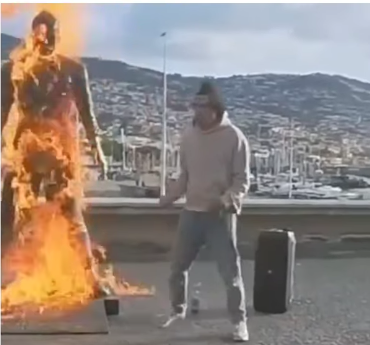 Intentó quemar la estatua de Cristiano Ronaldo por un video viral