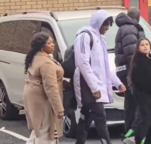 CUANDO MAMÁ DA LA ORDEN, NO HAY VAR QUE VALGA 👩‍👦⚽