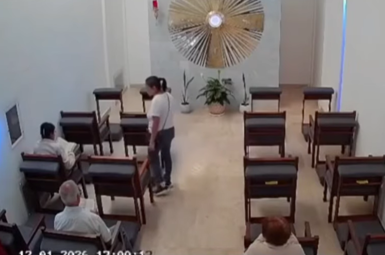 Amenaza en una capilla: mujer intimida a ancianos para exigir dinero
