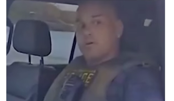 «Sí levantas la voz te la borraré»: Agente del ICE amenaza a manifestante en Minnesota