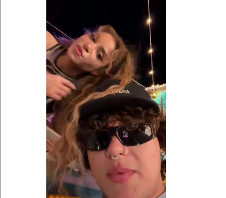 “𝗘𝗦𝗧𝗢𝗬 𝗔𝗤𝗨𝗜́ 𝗖𝗢𝗡 𝗠𝗜 ‘𝗖𝗢𝗟𝗘𝗧𝗜𝗖𝗔’”: 𝗕𝗘𝗘́𝗟𝗘 𝗬 𝗦𝗛𝗔𝗞𝗜𝗥𝗔 𝗘𝗡𝗖𝗜𝗘𝗡𝗗𝗘𝗡 𝗕𝗔𝗥𝗥𝗔𝗡𝗤𝗨𝗜𝗟𝗟𝗔 𝗖𝗢𝗡 𝗡𝗨𝗘𝗩𝗢 𝗩𝗜𝗗𝗘𝗢