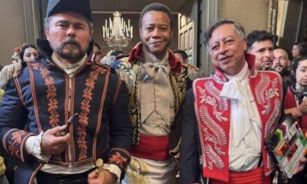 Petro salta del Palacio a la pantalla grande… con dinero público