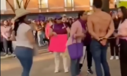 Fue a la marcha del 8M con su novia… y terminó enfrentando a su ex