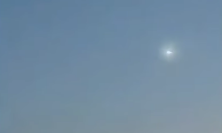 Bólido brillante cruza el cielo de Europa y fragmentos impactan una vivienda en Alemania