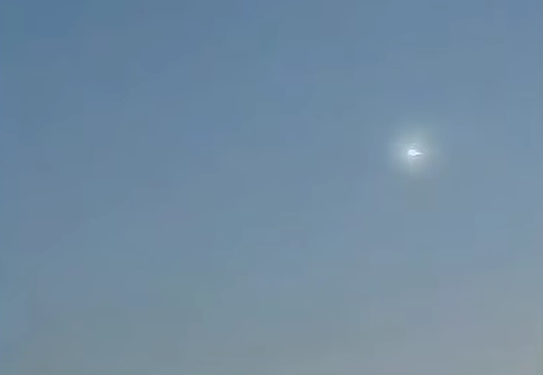 Bólido brillante cruza el cielo de Europa y fragmentos impactan una vivienda en Alemania