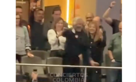 Juan David Oviedo fue coreado al final del concierto de Miguel Bosé en el Movistar Arena