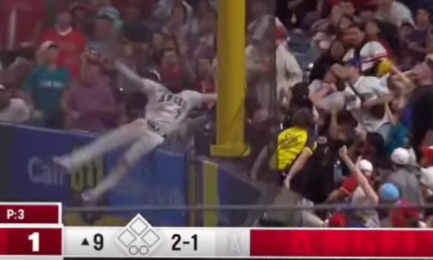 Asalto a los Marineros. Jo Adell, jardinero de Anaheim, les robó 3 jonrones en una noche .