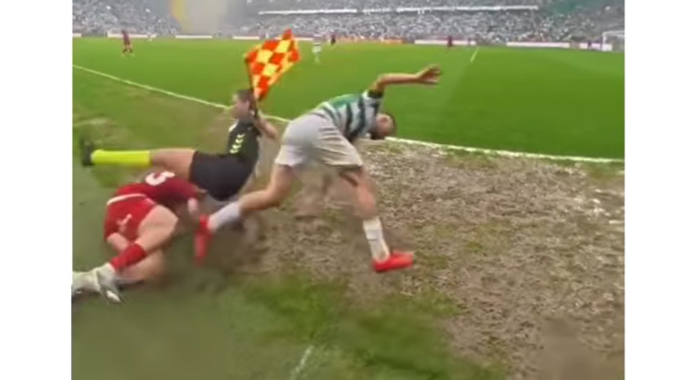 Embistió a la árbitra y ni disculpas le presentó