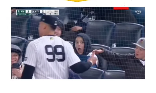 ¡Dame esos cinco!: Judge saluda a un fanatico