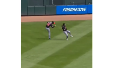Momento de tensión en Detroit: Parker Meadows sale en carrito tras fuerte choque