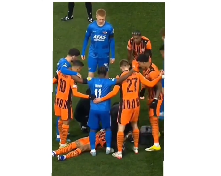 Momento de angustia en el Shakhtar vs AZ Alkmaar: Isaque dejó helado al estadio