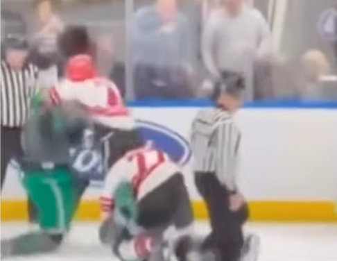 Peleas y emoción en el clásico solidario entre policías y bomberos de Nueva York