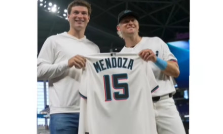 Nueva estrella de la NFL lanzó la primera bola en Miami