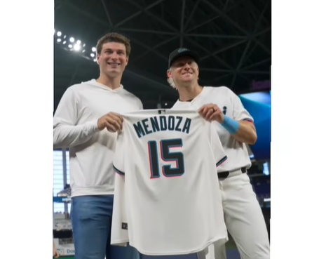 Nueva estrella de la NFL lanzó la primera bola en Miami