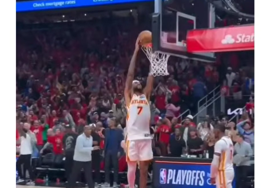 MCOLLUM DECIDE EN EL CLUTCH Y LOS HAWKS TOMAN VENTAJA
