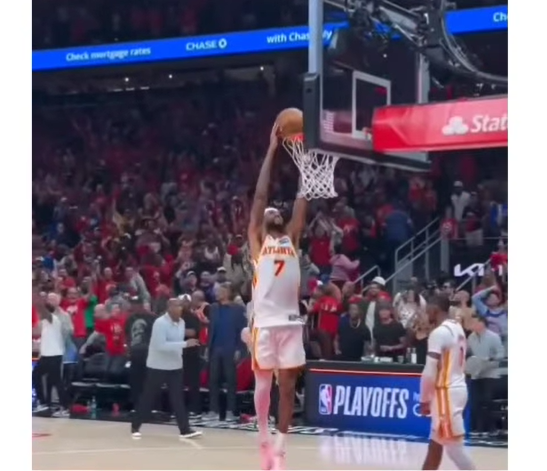 MCOLLUM DECIDE EN EL CLUTCH Y LOS HAWKS TOMAN VENTAJA
