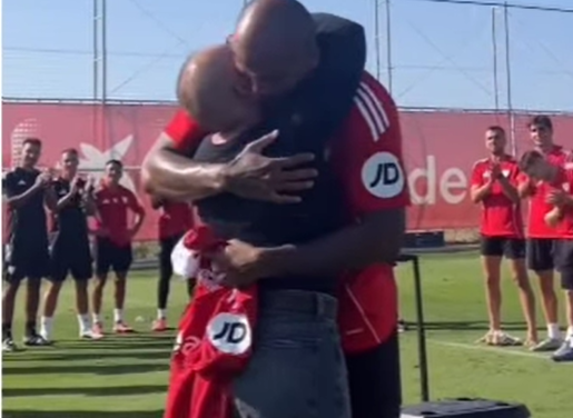 EL GESTO DEL SEVILLA QUE LO DICE TODO CON LA ESPOSA DE MARCAO