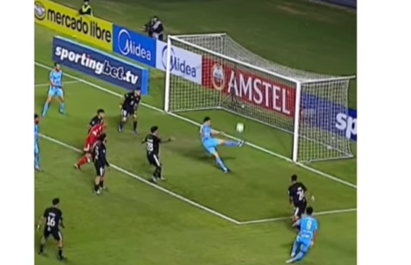 ¡PARA QUÉ TE TRAJE!: LA BOTADA DE GOL DEL AÑO