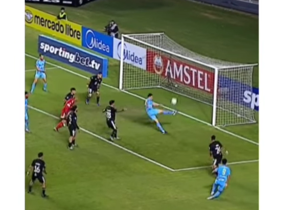 ¡PARA QUÉ TE TRAJE!: LA BOTADA DE GOL DEL AÑO