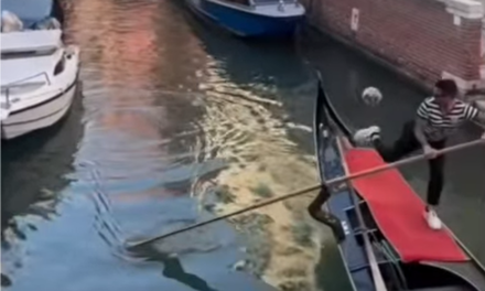 En Venecia, el fútbol volvió a navegar por los canales