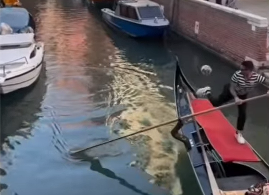 En Venecia, el fútbol volvió a navegar por los canales