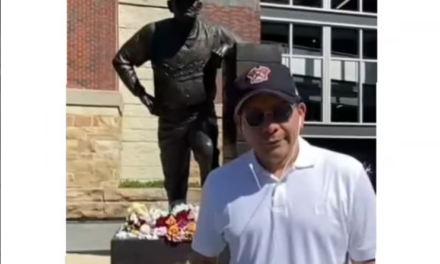 La estatua de Bobby Cox se convirtió en un altar