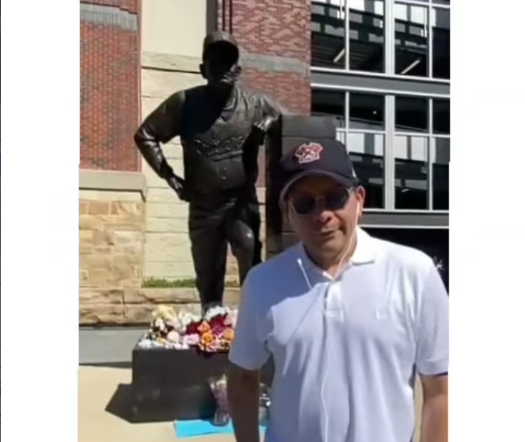 La estatua de Bobby Cox se convirtió en un altar