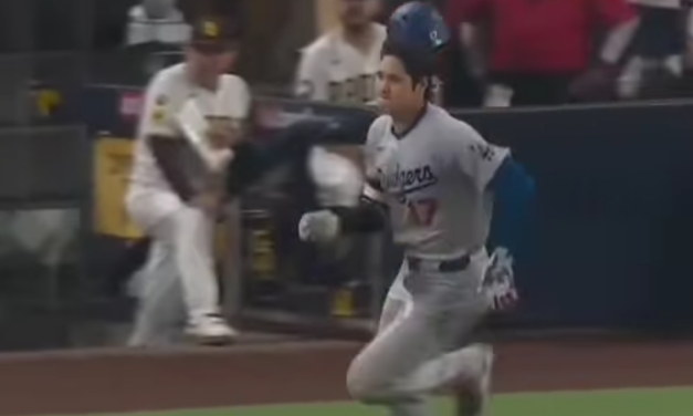 Ohtani desbloqueó el modo velicidad, mandó el casco a volar