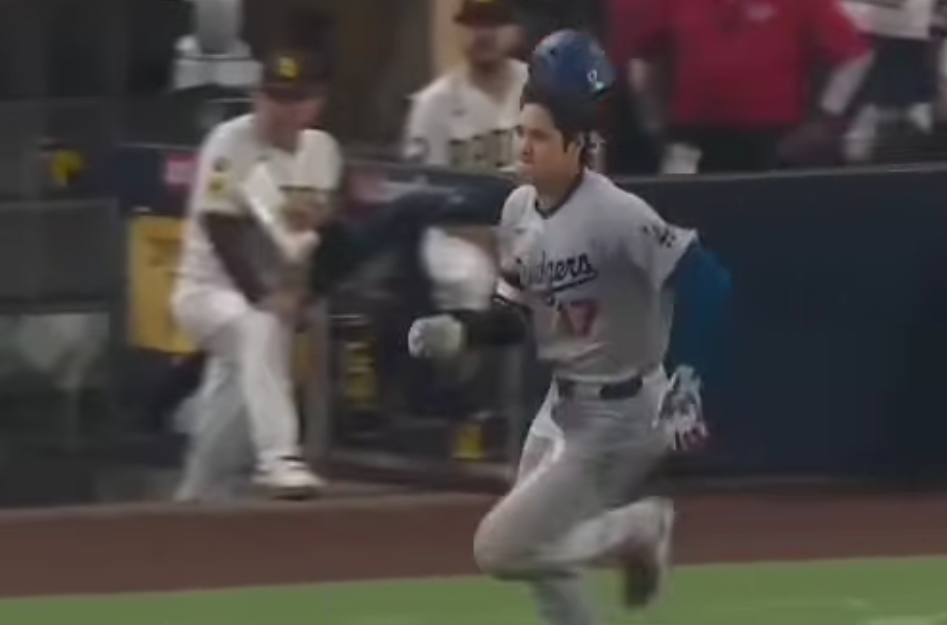 Ohtani desbloqueó el modo velicidad, mandó el casco a volar