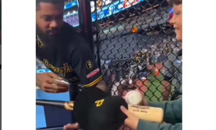 Cambió la bola de su primer HR con un hincha por bate y gorra firmada