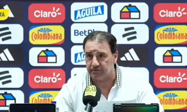 Sin vedeo, pero con polémica, Lorenzo presentó a los 26 para el Mundial