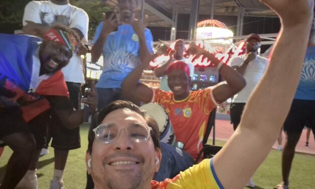 Efutbol diluye fronteras, un partido al lado del rival