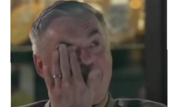 El nono Carlo conmovido con los mensajes de sus nietos