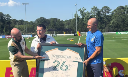 Uzbekistán ya se siente como en casa en Atlanta: regalos, sonrisas y un entrenamiento a puertas abiertas