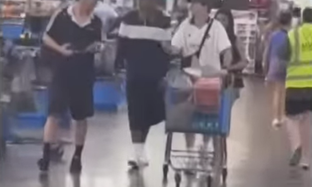 LAMINE YAMAL DESCUBRIÓ QUE EN WALMART PUEDE SER INVISIBLE