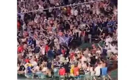 “Yes Sir, I Can Boogie”: Escocia llevó su fiesta al Fenway Park