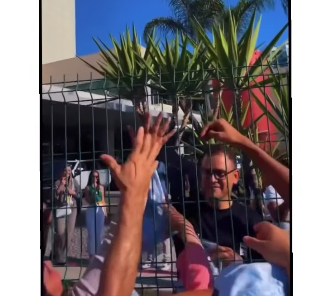 Irán conquistó corazones en Tijuana regalando camisetas a sus aficionados