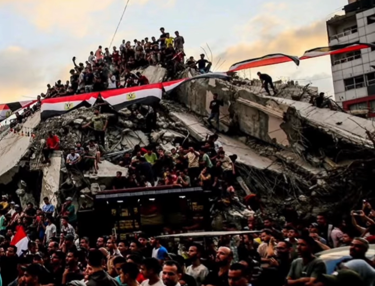 El fútbol como esperanza: Gaza se reunió entre los escombros para alentar a Egipto