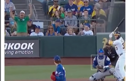 ¡El Mundial también se vivió en el béisbol! Aficionado enloqueció durante un juego de MLB tras el gol de México