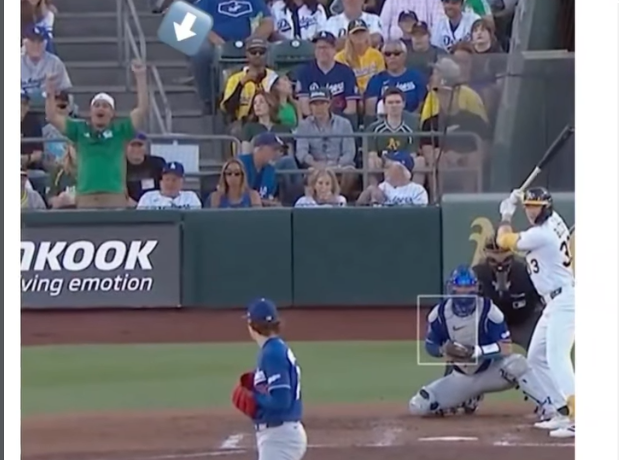 ¡El Mundial también se vivió en el béisbol! Aficionado enloqueció durante un juego de MLB tras el gol de México