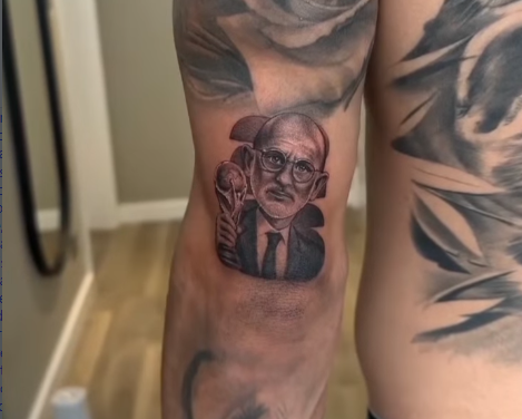 ¡Promesa cumplida! Cucurella inmortalizó a Luis de la Fuente con un tatuaje tras el Mundial